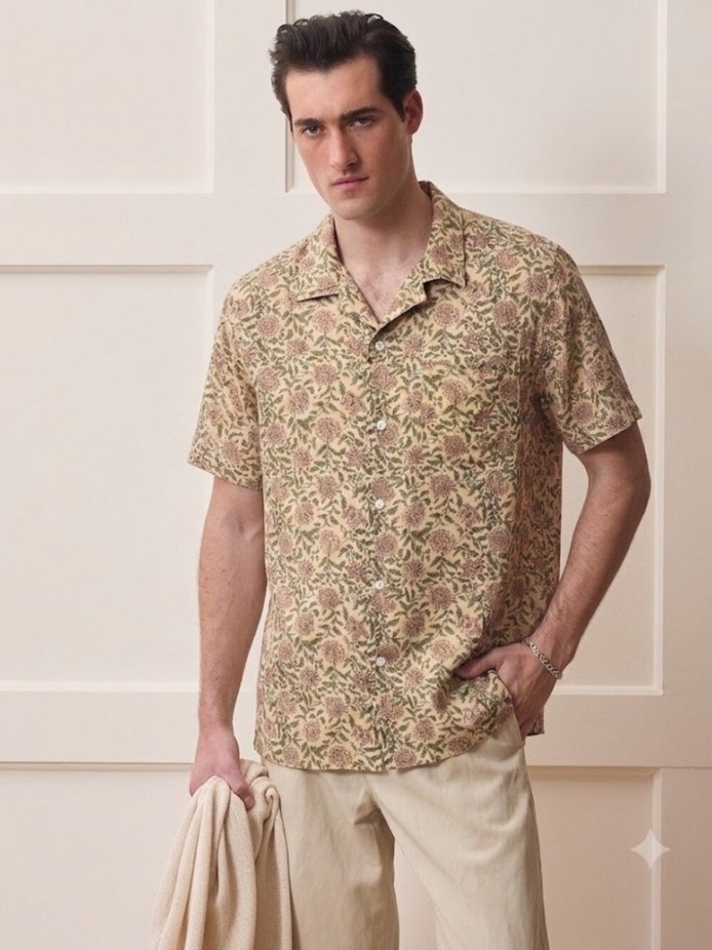 Todd Snyder Tan Floral Camp Collar Short Sleeve Button Down (L)